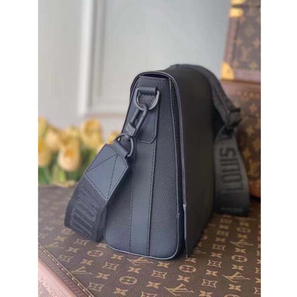Louis Vuitton Unisex LV Aerogram Takeoff Messenger Black Grained Calf Leather - Image 5