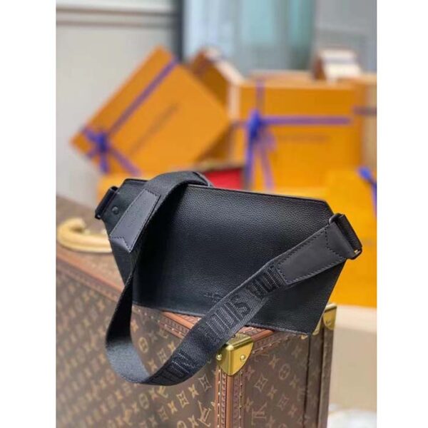 Louis Vuitton Unisex LV Aerogram Takeoff Sling Black Grained Calf Leather - Image 4