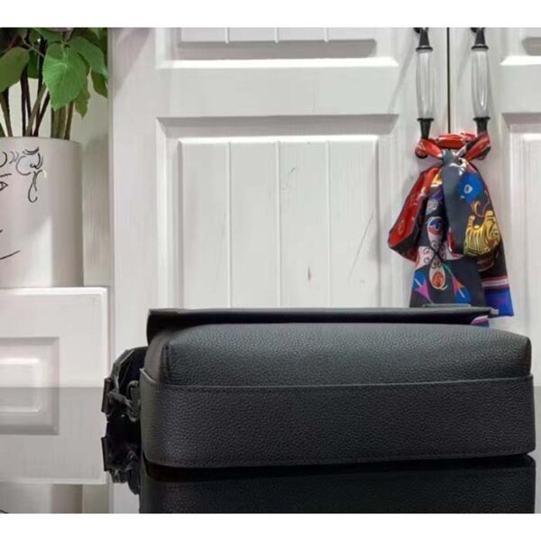 Louis Vuitton Unisex LV Fastline Messenger Black Cowhide Leather Zipped Closure - Image 4
