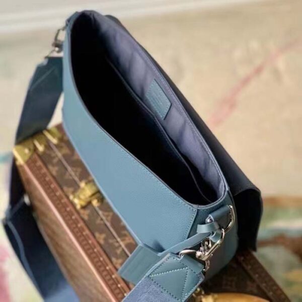 Louis Vuitton Unisex LV Takeoff Messenger Navy Blue Aerogram Cowhide Leather - Image 5