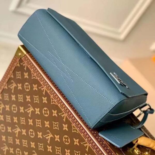 Louis Vuitton Unisex LV Takeoff Messenger Navy Blue Aerogram Cowhide Leather - Image 4