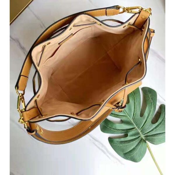 Louis Vuitton Unisex Lockme Bucket Bag Arizona Beige Grained Calf Leather - Image 6