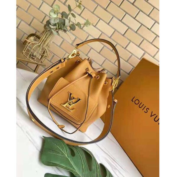 Louis Vuitton Unisex Lockme Bucket Bag Arizona Beige Grained Calf Leather - Image 2