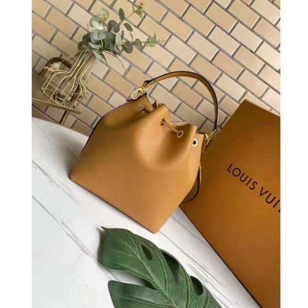 Louis Vuitton Unisex Lockme Bucket Bag Arizona Beige Grained Calf Leather - Image 4