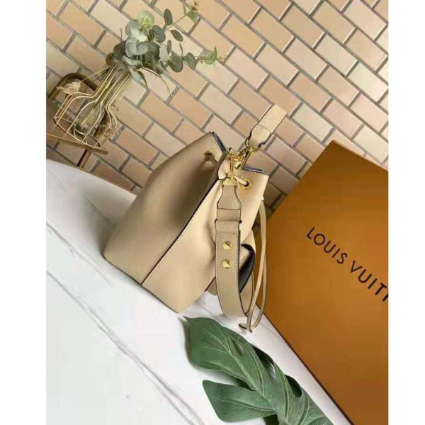 Louis Vuitton Unisex Lockme Bucket Bag Arizona Greige Grained Calf Leather - Image 4